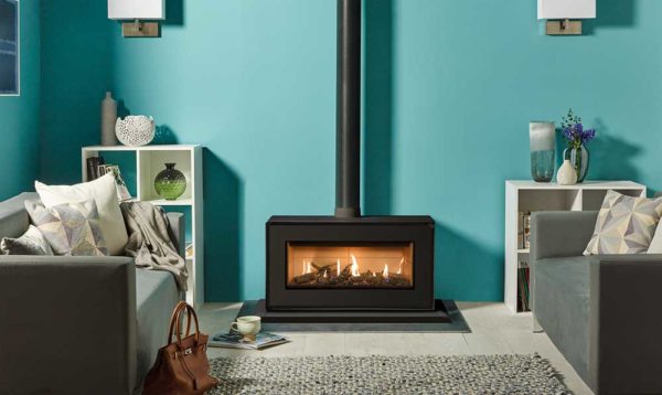 Studio-2-Freestanding-with-black-front-and-matching-plinth_log-effect-fuel-bed-and-vermiculite-lining-lb-1